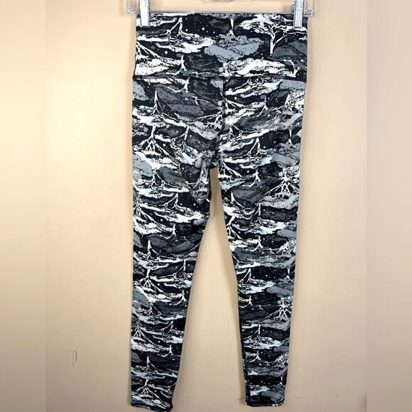 Aerie Women’s Size Medium Black & White Forest Tree Print Active Leggings NWOT - Picture 4 of 6